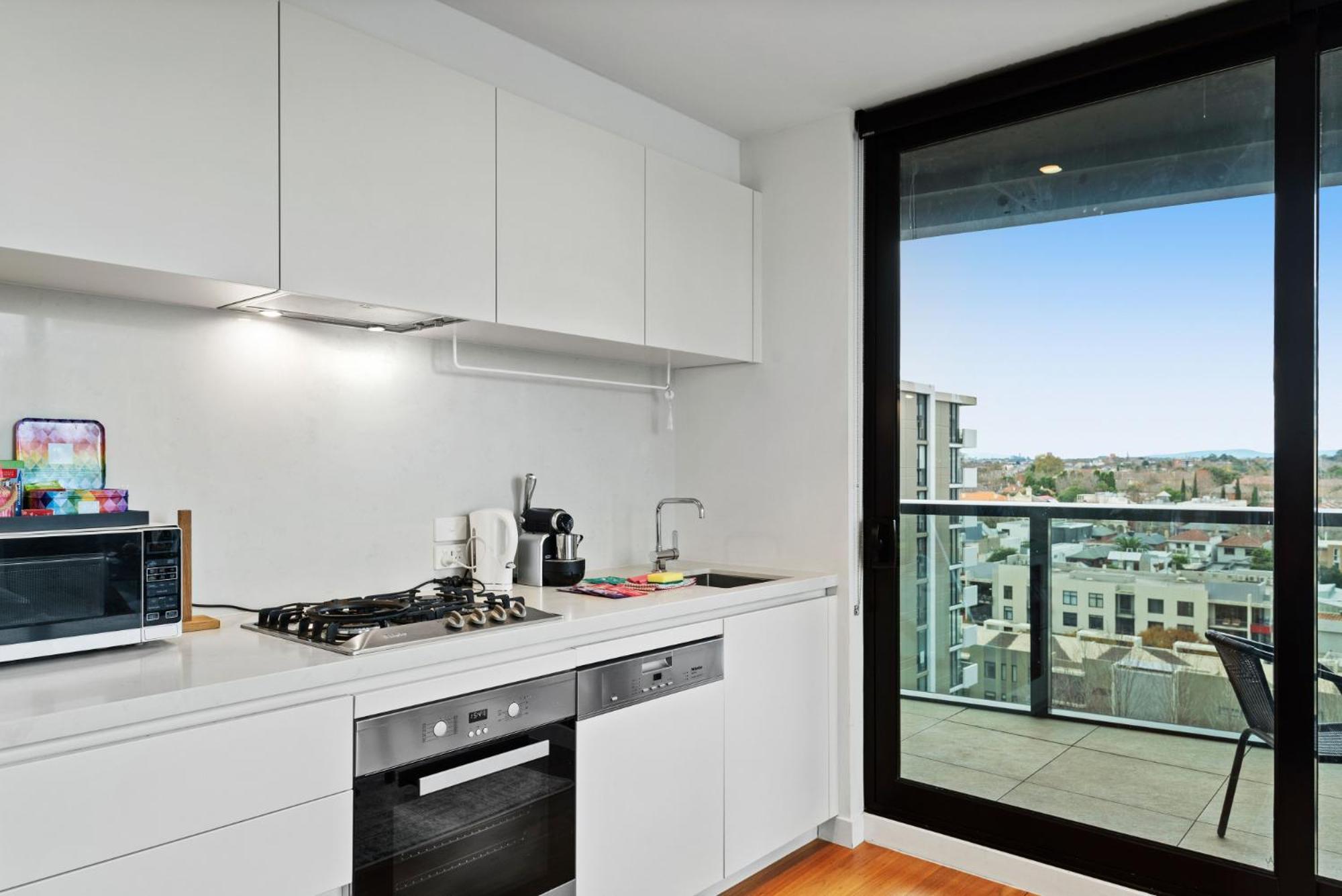 Bright Apartment With City Views In Trendy Locale Мельбурн Экстерьер фото